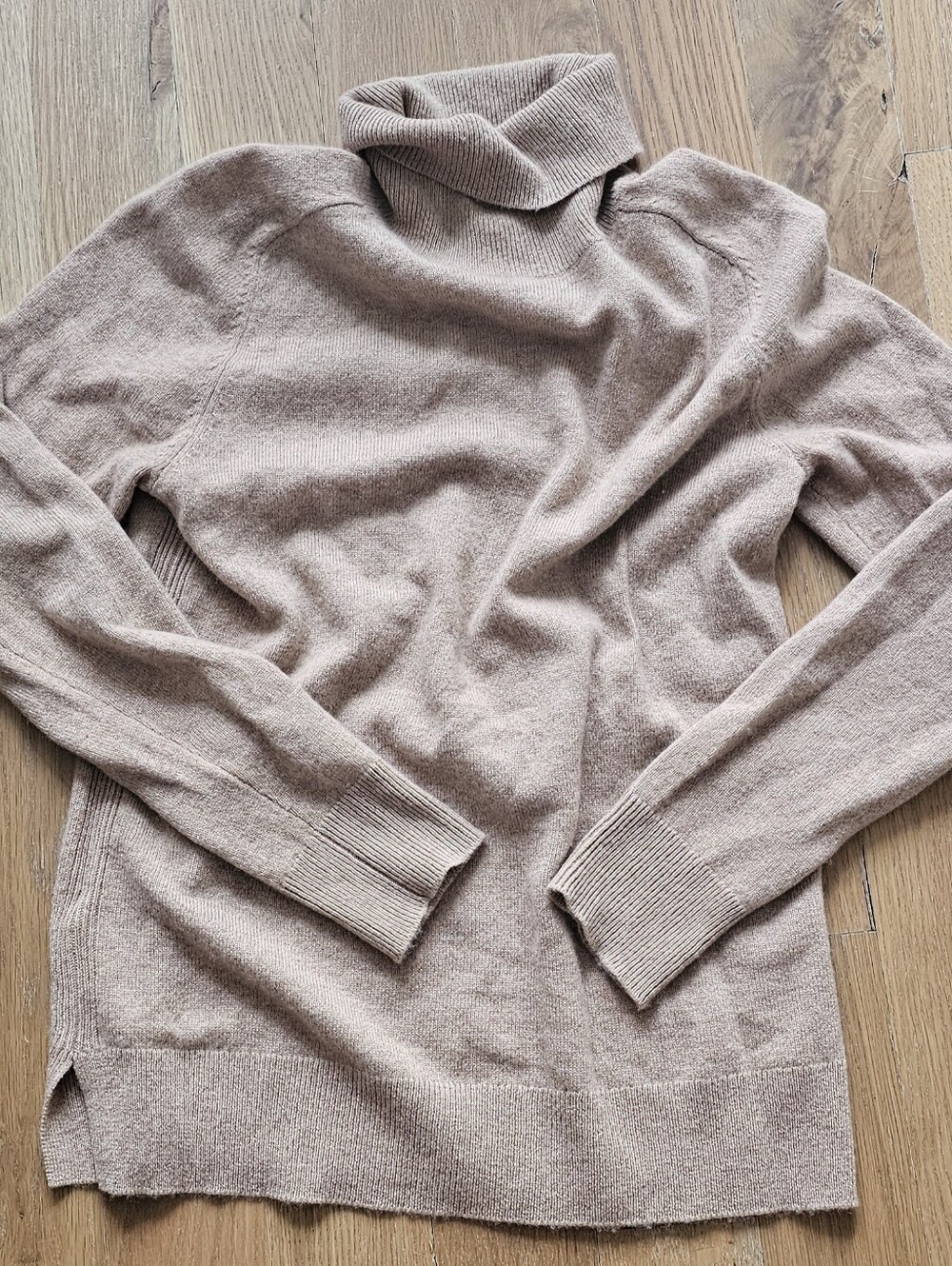 Ann Taylor 100% Cashmere Turtleneck Sweater — Small